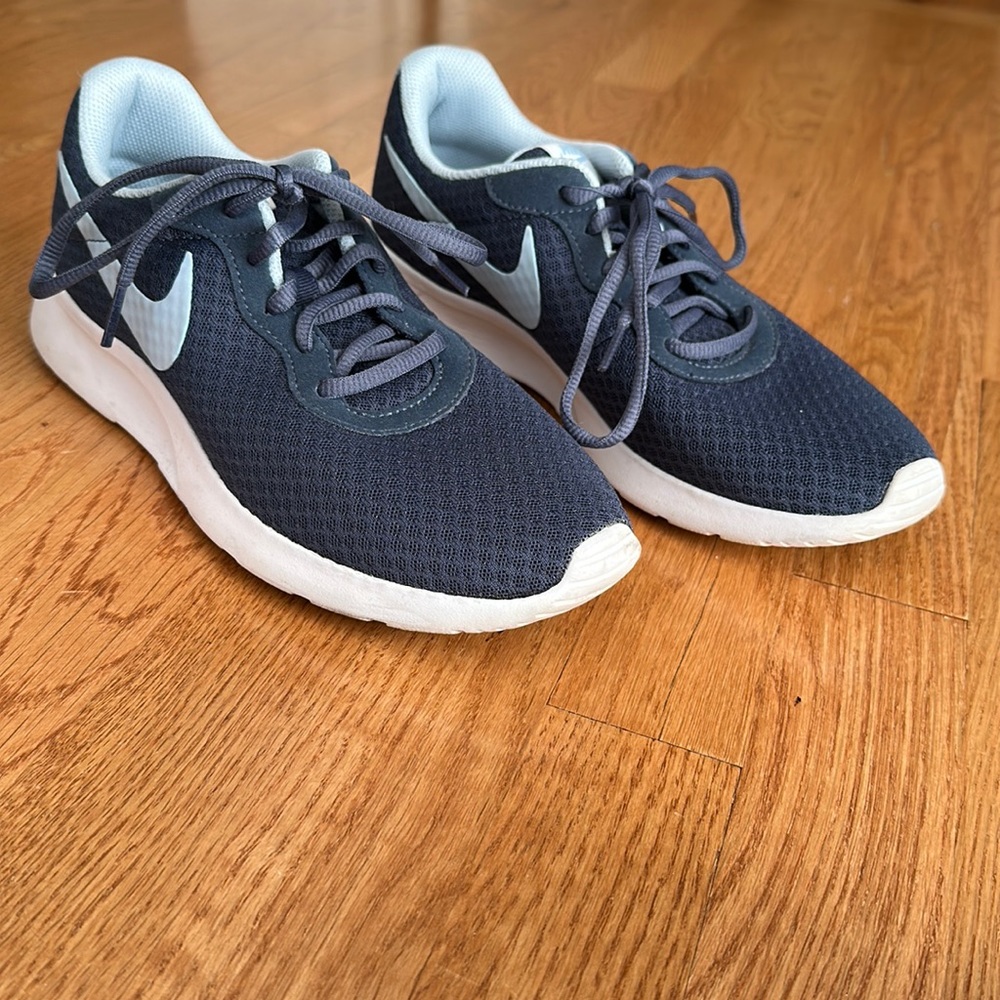 Women’s Nike Sneaker